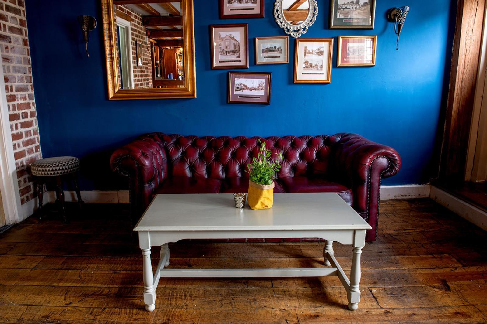 ホテル The Royal Oak ホークハースト エクステリア 写真
